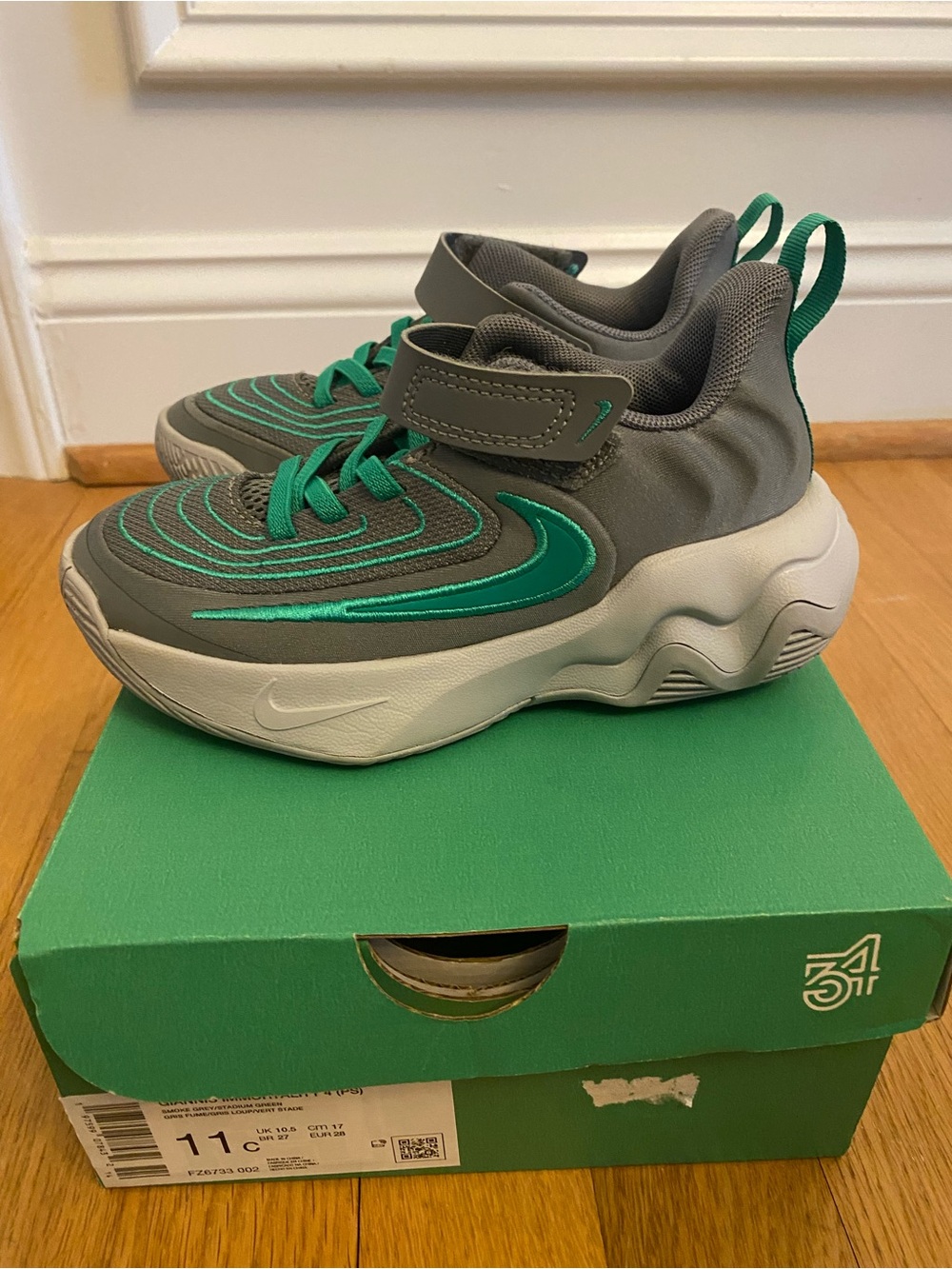 Nike Giannis immortality youth basketball shoes size 11c
